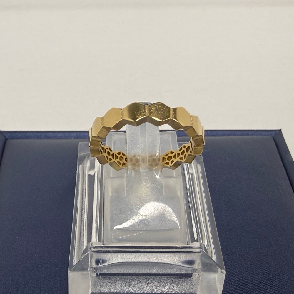 18K Genuine Gold Hexagon Pattern Ring (Preowned)